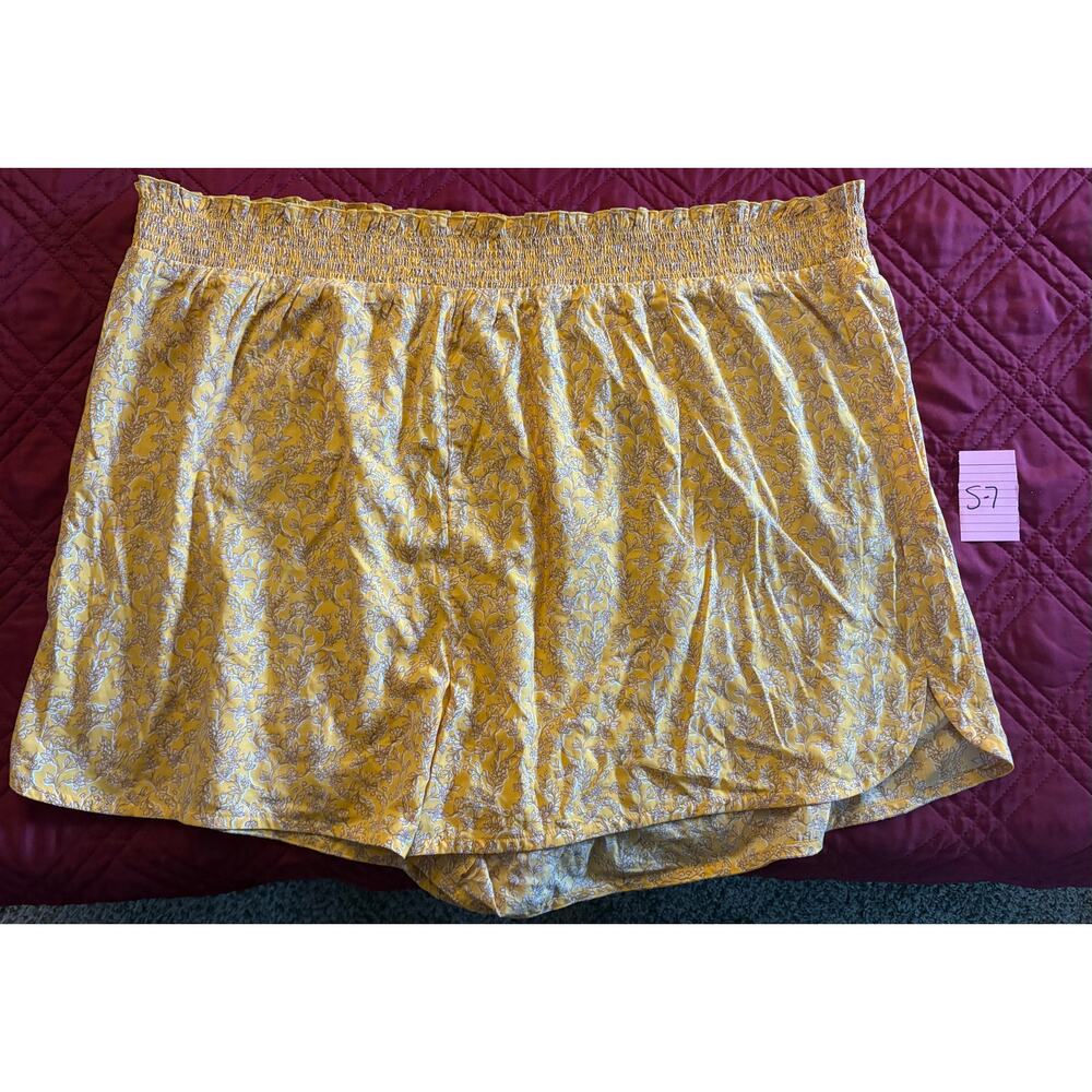S7 Old Navy yellow floral 4x shorts